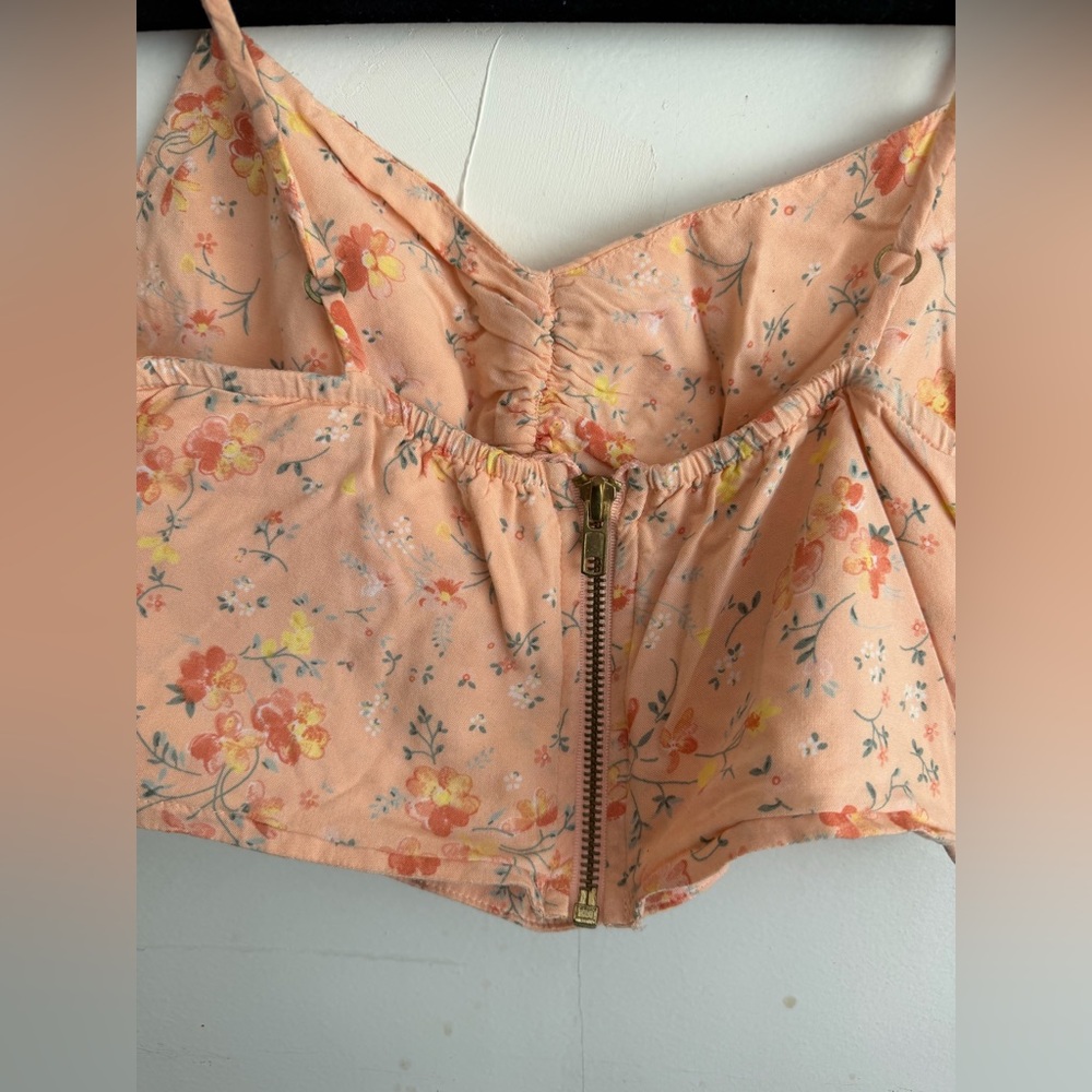 Flynn Skye Floral Crop Top - Picture 4 of 4